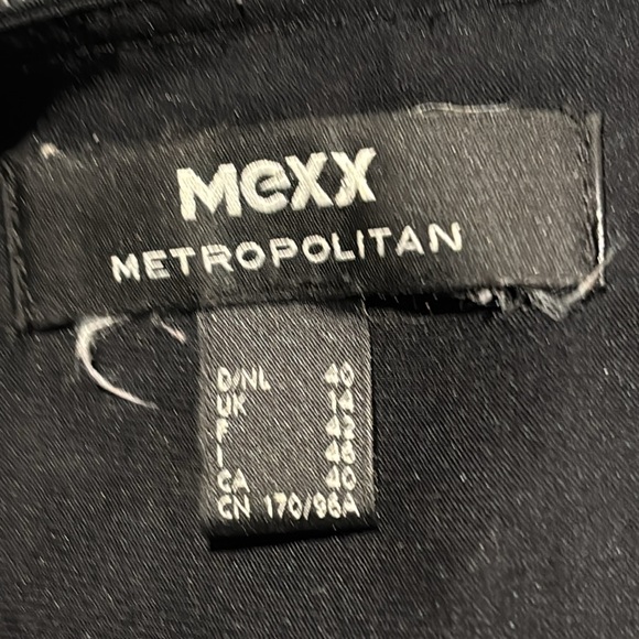 MEXX cosmopolitan pleated sleeveless blouse. Medium/ large - Picture 5 of 12